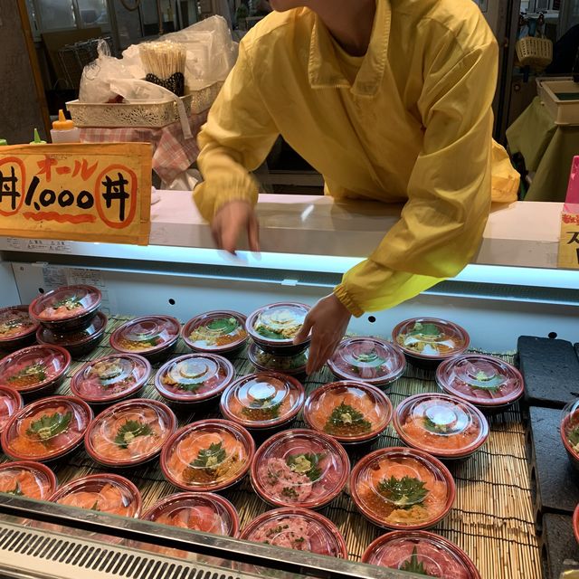 日本大口吃便宜厚切握壽司 - 唐戶市場