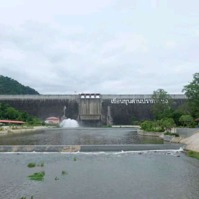 เขื่อนขุนด่านปราการชล