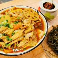 ก๋วยเตี๋ยว​หม่าล่า เติมเส้นได้ไม่อั้น 🍜🍜