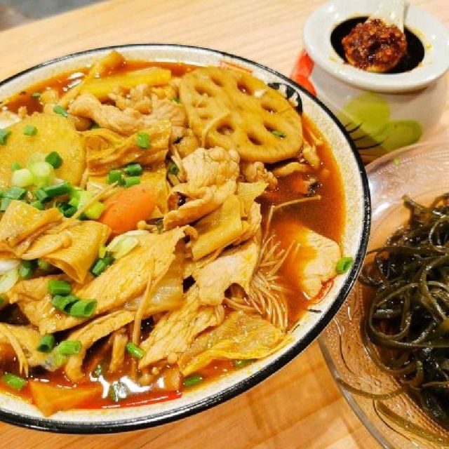 ก๋วยเตี๋ยว​หม่าล่า เติมเส้นได้ไม่อั้น 🍜🍜