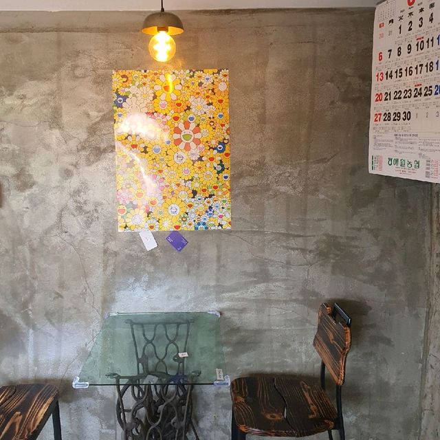보라색 지붕, 제주 달력 카페