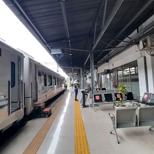 Stasiun Kereta Api Pasar Senen