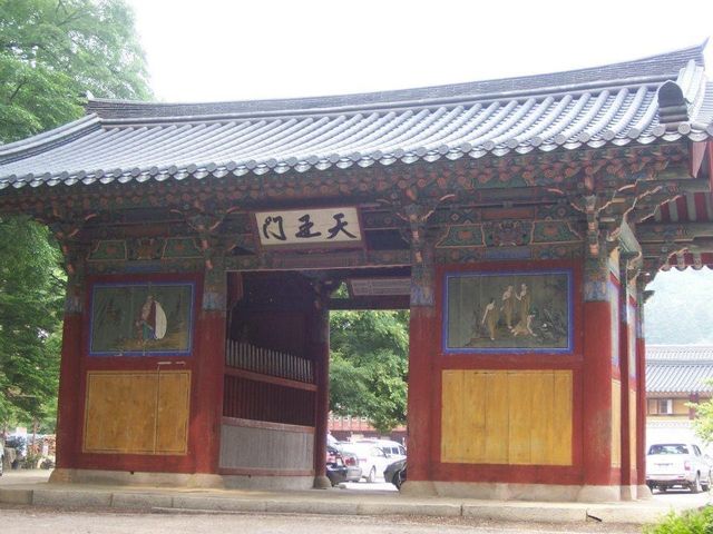 華嚴寺位於全羅南道求禮郡