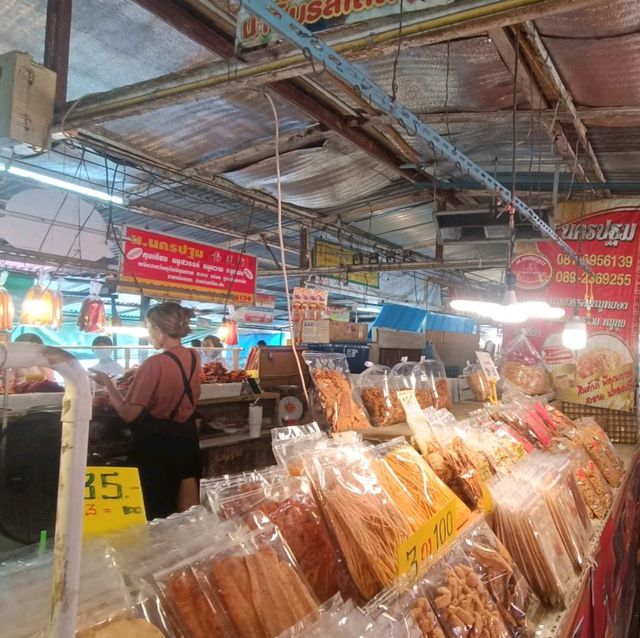 ชวนเที่ยวตลาดน้ำวัดลำพญา อ.บางเลน จ.นครปฐม