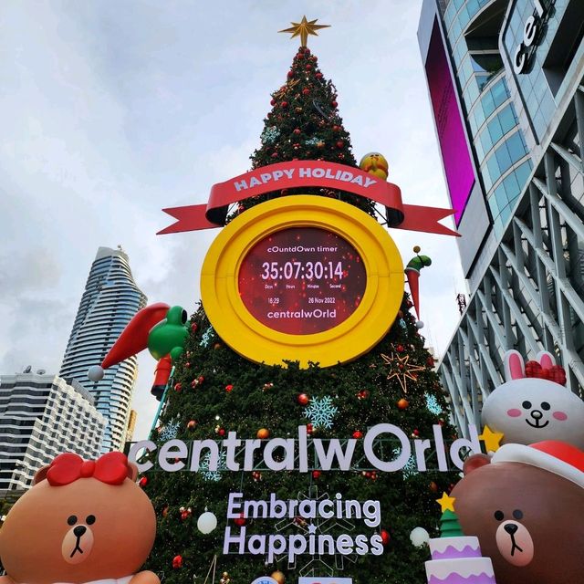 “centralwOrld Embracing Happiness 2023” 