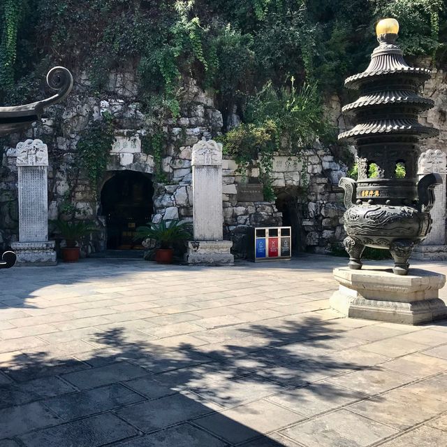 Thousand Buddhas Mountain (Qianfoshan) Jinan