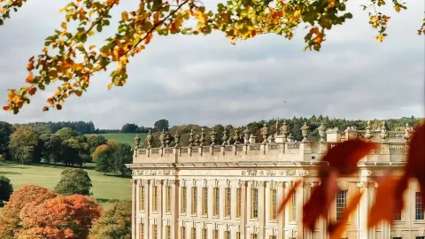 Experience English aristocracy with a zero-distance Christmas 🎄 at Darcy Manor. — traveler post in Bakewell