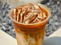 คาเฟ่สไตล์มินิมอลสีขาวพิกัดบางนา