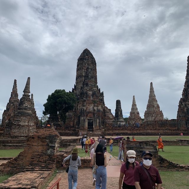 วัดไชยเดินใส่ชุดไทยถ่ายรูปได้เก๋ๆ