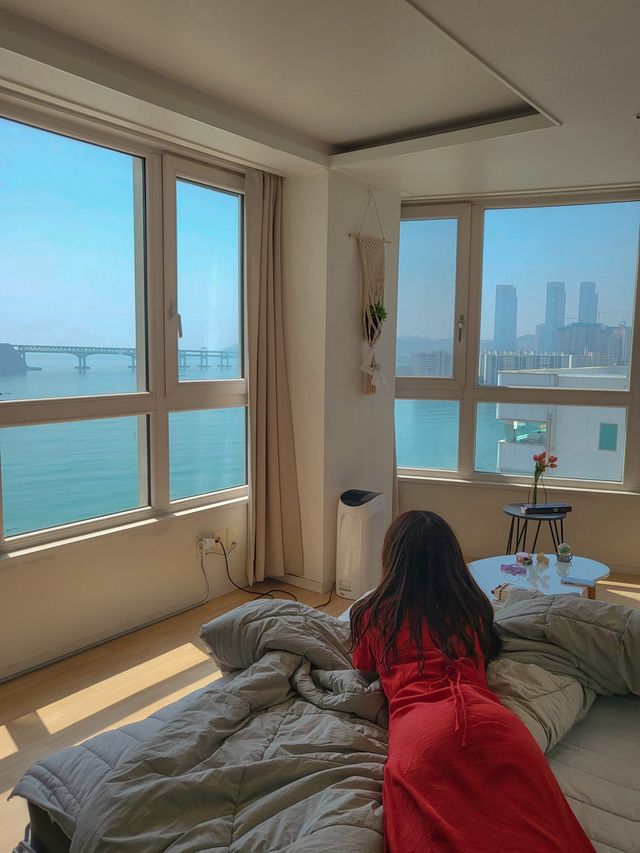 광안대교가 한눈에 보이는 바다뷰 가성비 감성숙소 ‘바다의숙소’