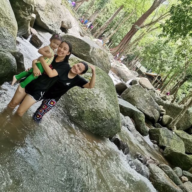 น้ำตกทรายขาว 