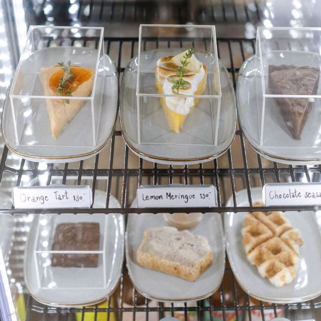 คาเฟ่น่ารัก สไตล์มินิมอล Never too small kohlarn 