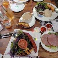 Knots Cafe & Living - Natrual dining