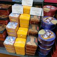 Trying Mooncakes at Takashimaya Square 