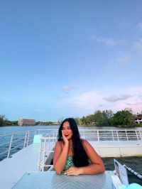 Floating restaurant in the lagoon 