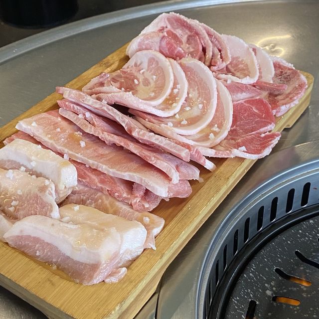 레트로 감성 콸콸 뒷고기 맛집, 깡통집