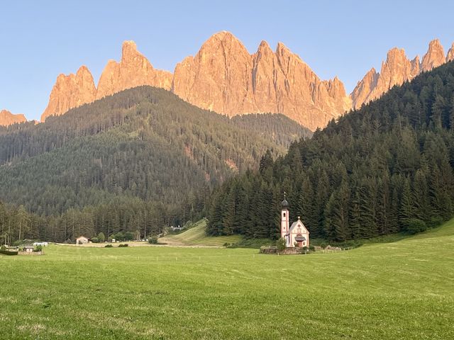 多洛米蒂西部徒步，迷失在云石山峰下