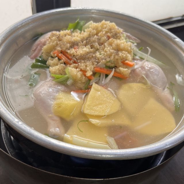 韓国/ソウル【東大門エリア】にんにくたっぷりタッカンマリ