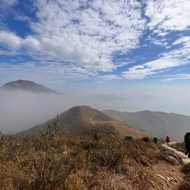 鳳凰山，全港第二高山峰， 俯瞰大嶼山