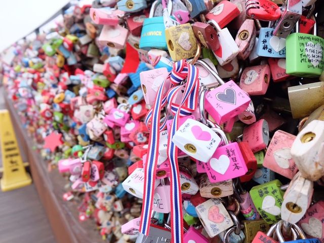 คล้องรักที่ Seoul Tower