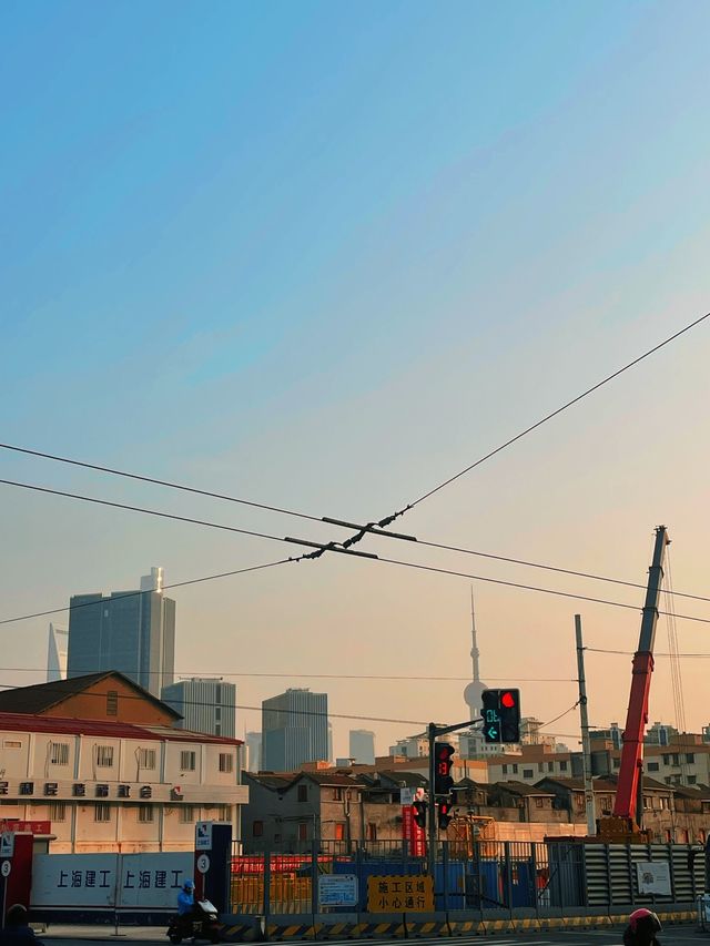 Cycling through Golden Hour in Shanghai✨⭐️