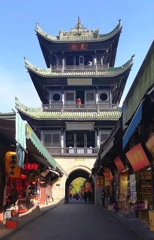 🌼I unexpectedly arrived at Langzhong Ancient City again - one of the most beautiful ancient cities in China.