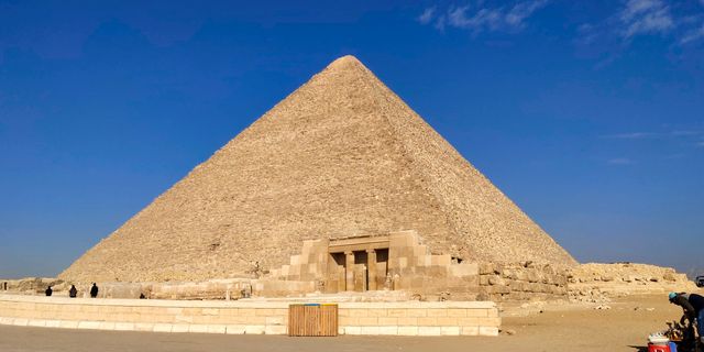 Unfillable pits, endless regrets - the Pyramid of Khufu.