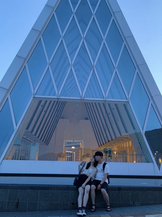 香港海邊白色小教堂 情侶好去處