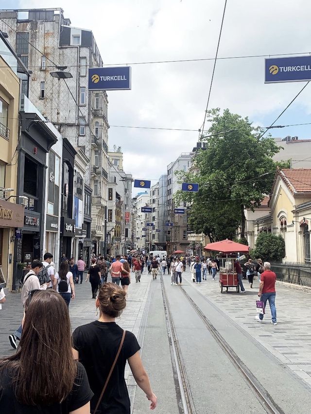 “taksim square” ย่านช้อปปิ้งในอิสตัลบูล 