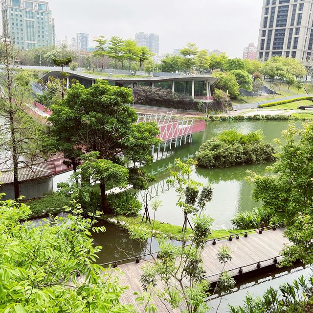 豪宅中的一片綠洲｜秋紅谷景觀生態公園｜悠閒的待上一整個下午