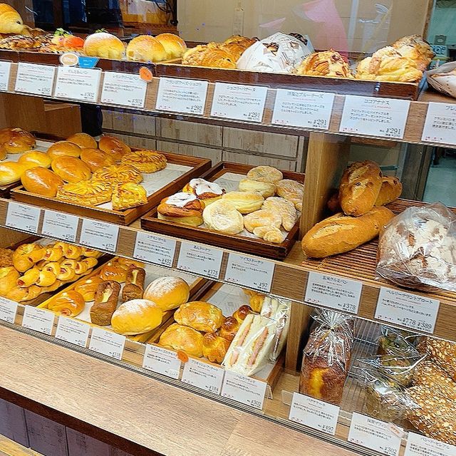 参宮橋　早朝から出来立てパンが食べられる《ラ・セゾン》