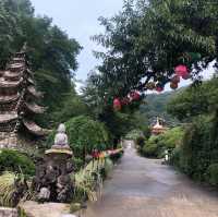 วัดที่มีพระเศียรไม้ ที่ใหญ่ที่สุดในโลก 