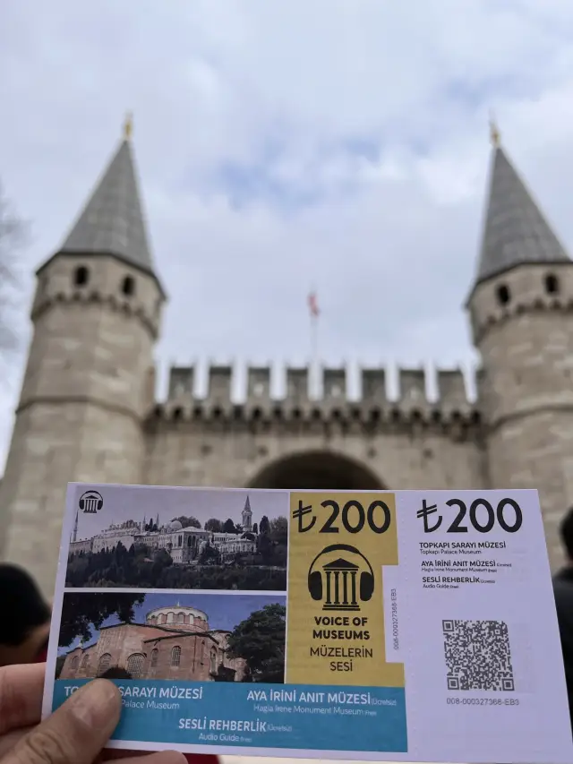 Place to visit in Istanbul: Dolmabahçe Palace