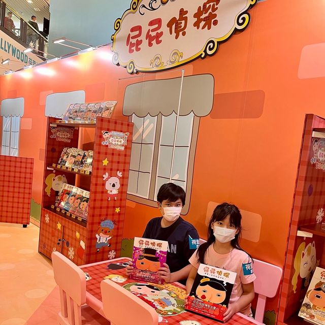全港首個以屁屁偵探為主題之大型聖誕裝飾
