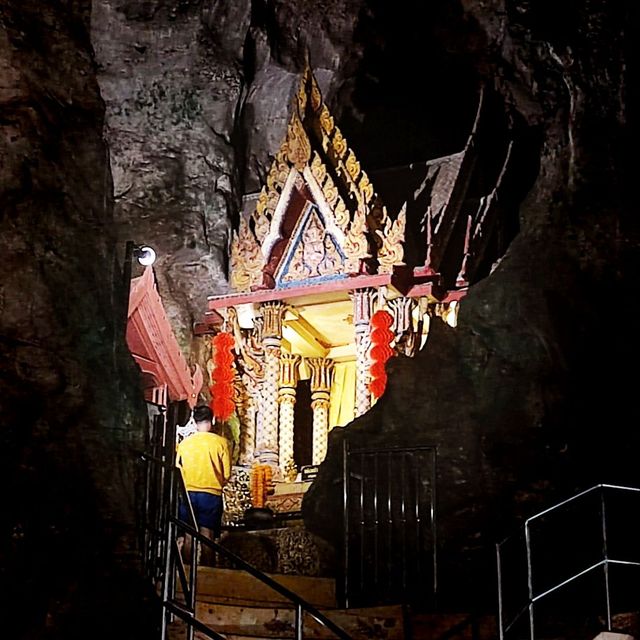 Suwan Khuha Temple / Buddha Cave