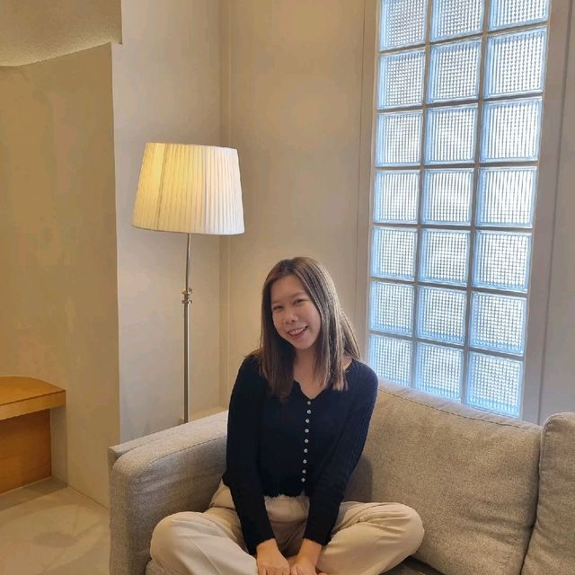 갤러리 같은 힙한 '진주 노드 카페'