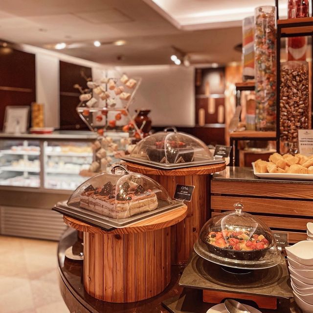 𓉮 Lunch Buffet in Cafe Marco