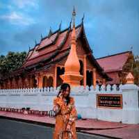 ตักบาตรข้าวเหนียว ที่หลวงพระบาง ประเทศลาว
