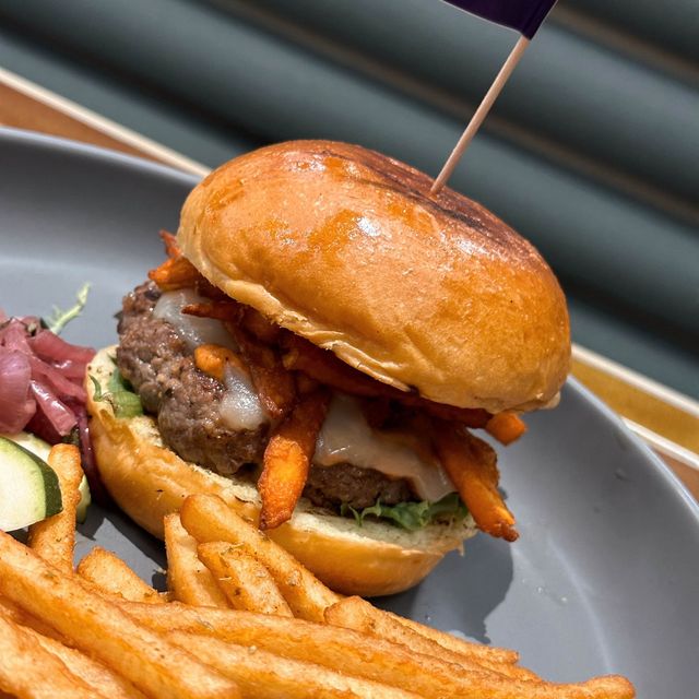 輕工業風•特色西餐• Burger店