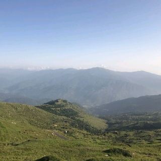 Patni Top is a hilltop tourist location in Ramban district in the Jammu and Kashmir union territory of India, on the Jammu-Srinagar National Highway (which is part of National Highway 44, formerly 1A), 112 km (70 mi) from Jammu on the way from Udhampur to Srinagar. Situated on a plateau in the Shivalik belt of the Himalayas, Patnitop sits at an altitude of 2,024 m (6,640 ft). The river Chenab flows in close proximity to this
#summervacation#beachvacation#hikingtrails
