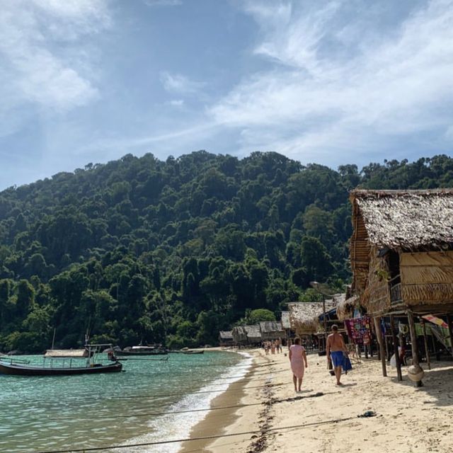 หมู่บ้านมอแกน หมู่เกาะสุรินทร์ พังงา