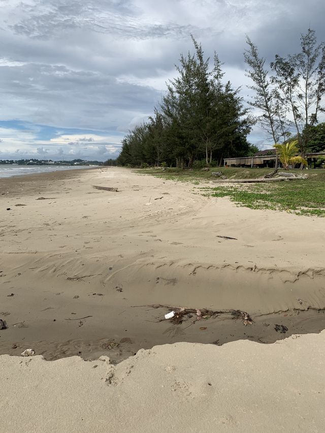 Another beach in Miri to hang out!