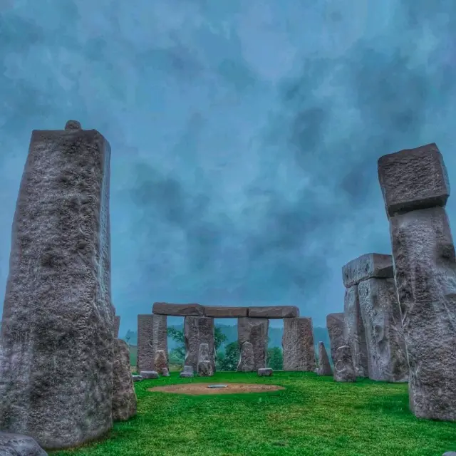 STONEHENGE
