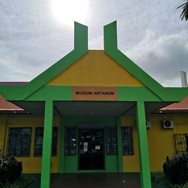 MUZIUM ANTANOM TENOM