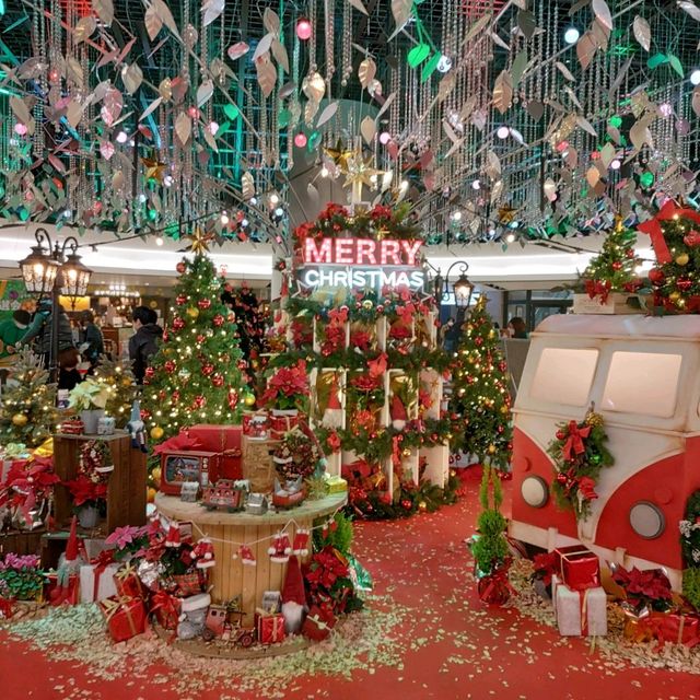 大阪！ホワイティうめだ泉の広場のクリスマス