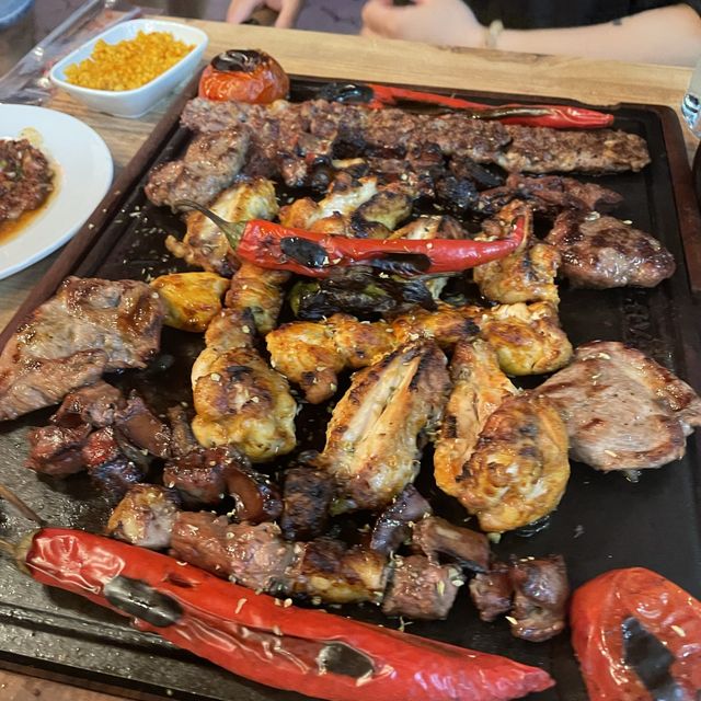 土耳其遊記 fethiye 鐵板上的烤肉 第一次試羊肝串