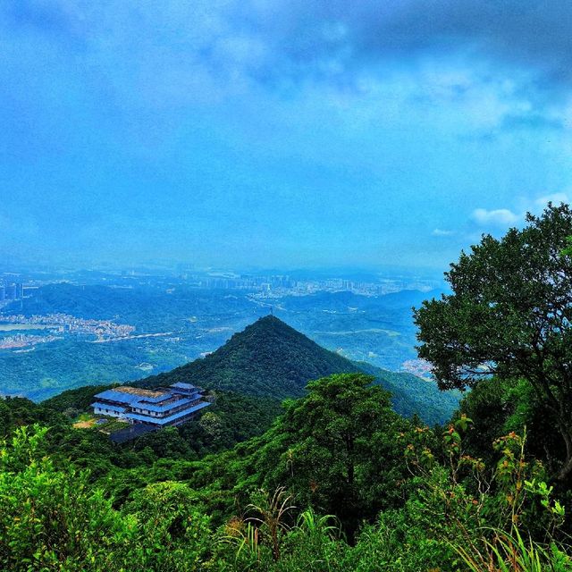 The most famous mountain in Shenzhen! ⛰️ 