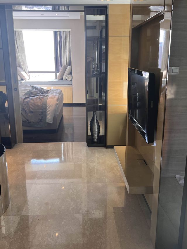 Warm hotel with great location in Jingan 