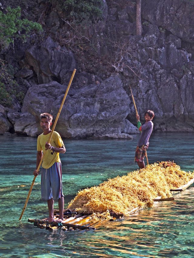 The most beautiful sea-to-lake in the Philippines, comparable to the Maldives in beauty.