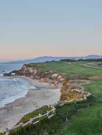 Half Moon Bay in California 🌙 Enjoy a seaside sunset at the Cliff Hotel.